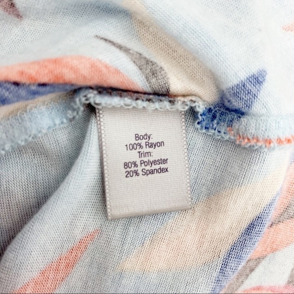 Jennifer Lopez M Floral Sleeveless Shirt - Picture 8 of 8